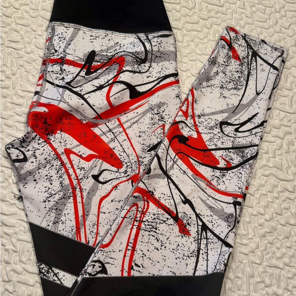Abstract Red and Black Leggings